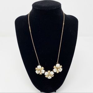 Vintage style chunky flower necklace
